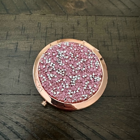 NEW!! Glam Compact Mirror - Picture 5 of 13